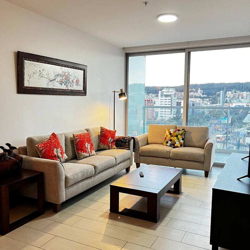 Depa de 3 dormitorios con piscina, jacuzzi y parking gratis Images