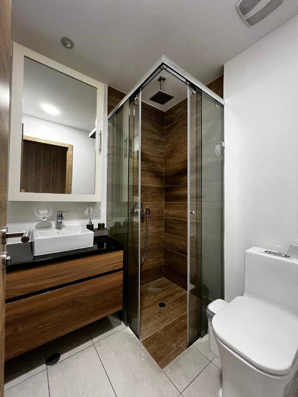 Depa de 3 dormitorios con piscina jacuzzi y parking gratis - image 13