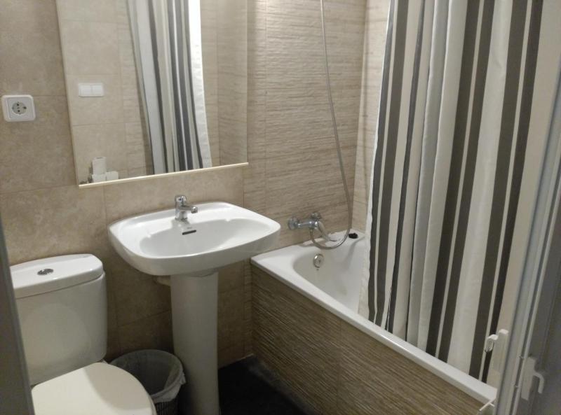 Triple Room with Shared Bathroom image 4