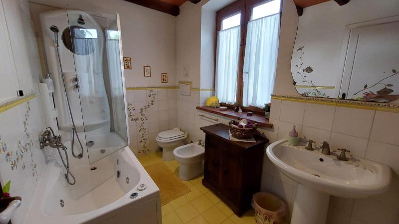 Deluxe Suite with Spa Bath - Split Level image 2