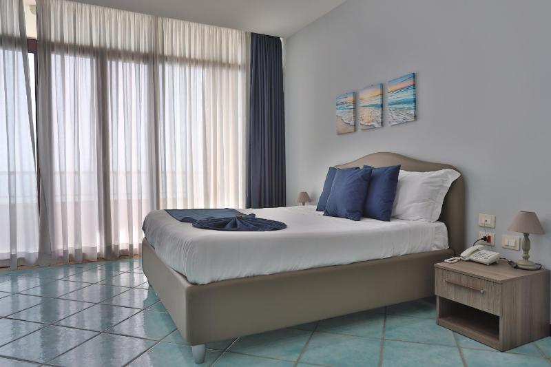 Double or Twin Room with Sea View image 1