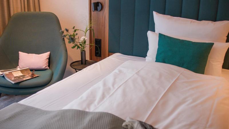 Superior Double Room mit seitlichem Meerblick, Balkon image 1