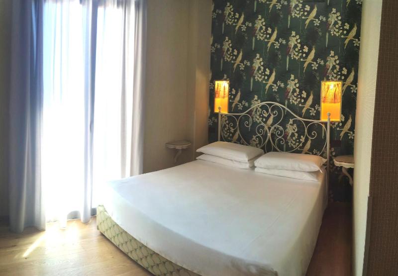 Small Single Room image 2