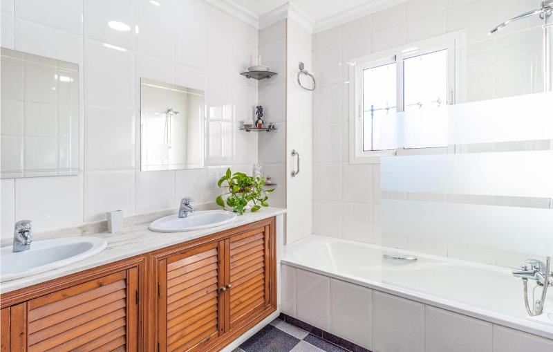 Two-Bedroom Holiday Home image 2