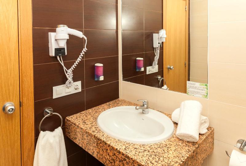 Twin Room image 1