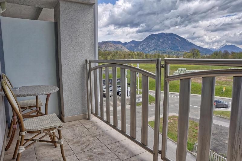 Triple Room with Balcony image 1