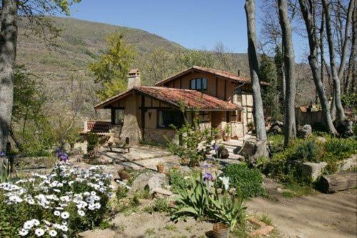 Three-Bedroom Villa (4-6 Adults) image 1