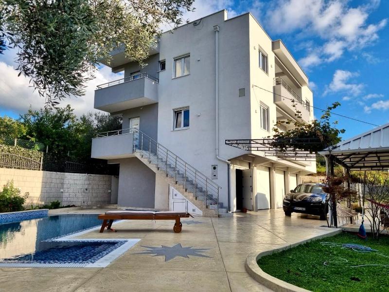Villa Holiday Apartments Images