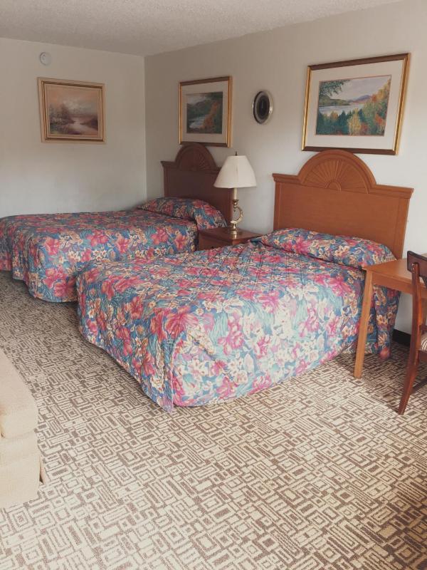 Standard Room with Two Beds image 3