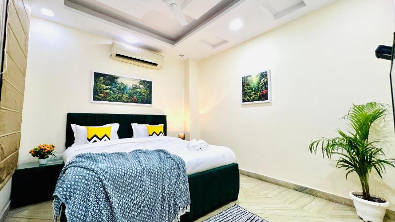 BluO Modern 3BHK Rohini -Balcony Lift  Parking - image 2