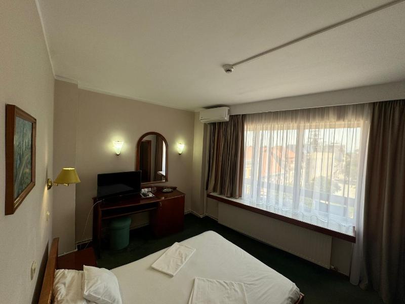 Double or Twin Room image 3