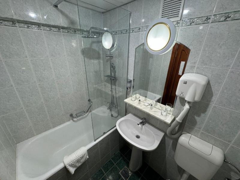 Standard Single Room image 3