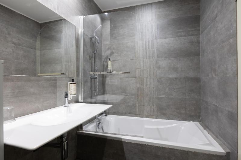 Standard Double/Twin Room image 4