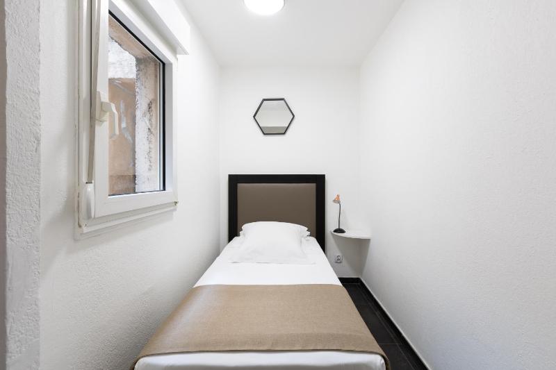 Standard Triple Room image 4
