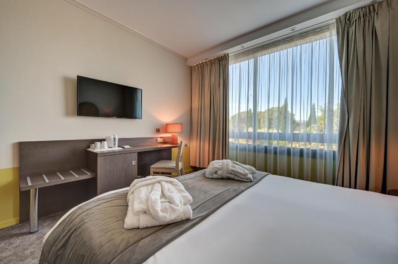 Standard Double Room image 2