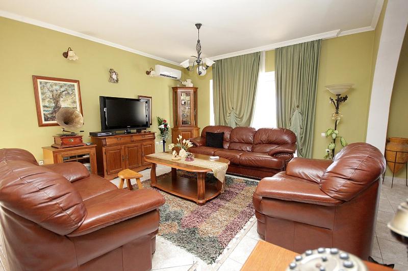 Deluxe Apartment image 2