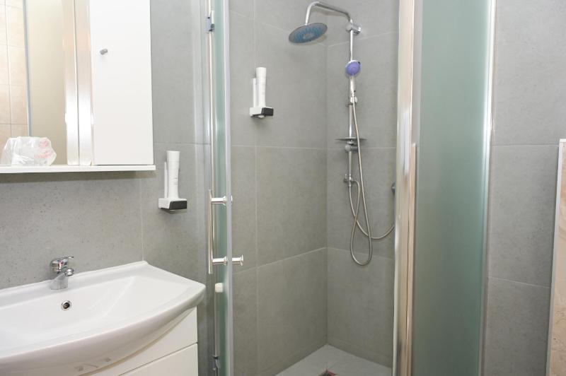 Deluxe Double or Twin Room with Lake View image 4