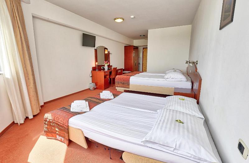 Quadruple Room image 3