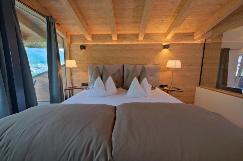 Apartment with Mountain View image 4