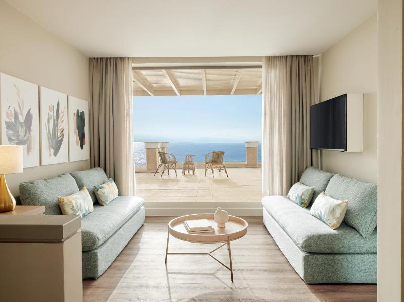 Superior Family Room Sea View image 4