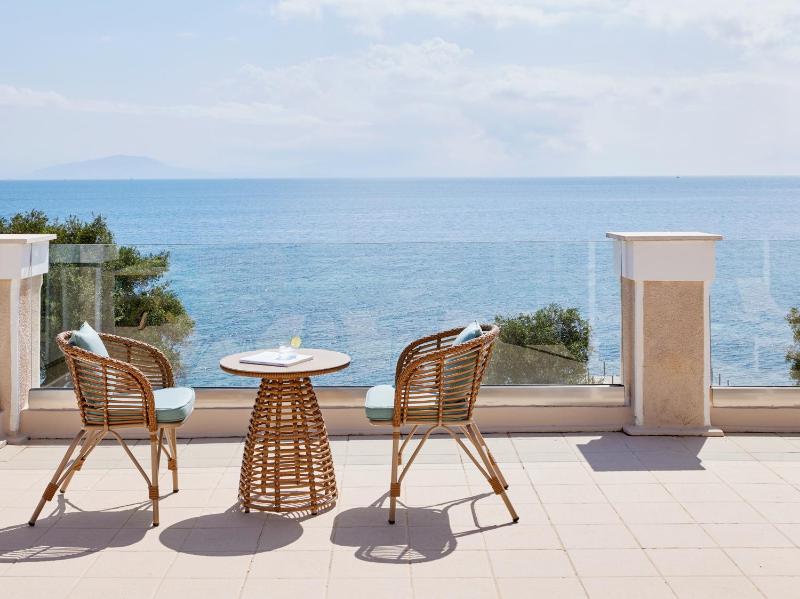 Superior Family Room Sea View image 3