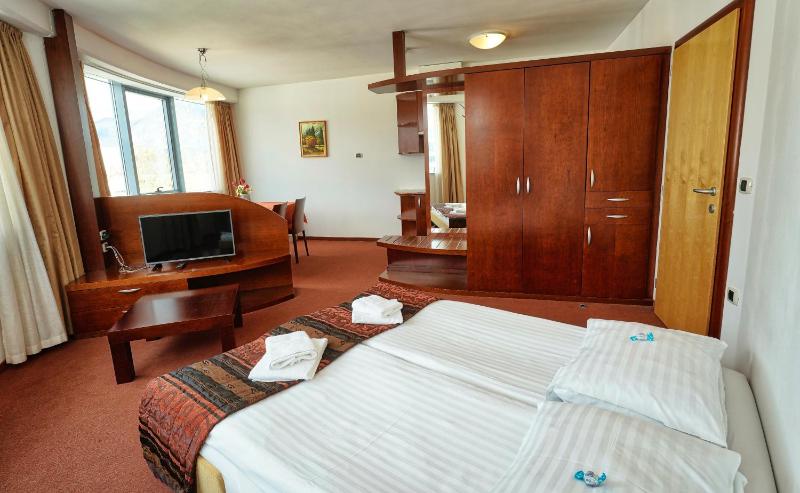 Apartment (4 Adults) image 2