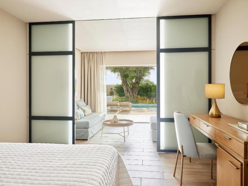 Junior Suite Private Pool Garden View image 3