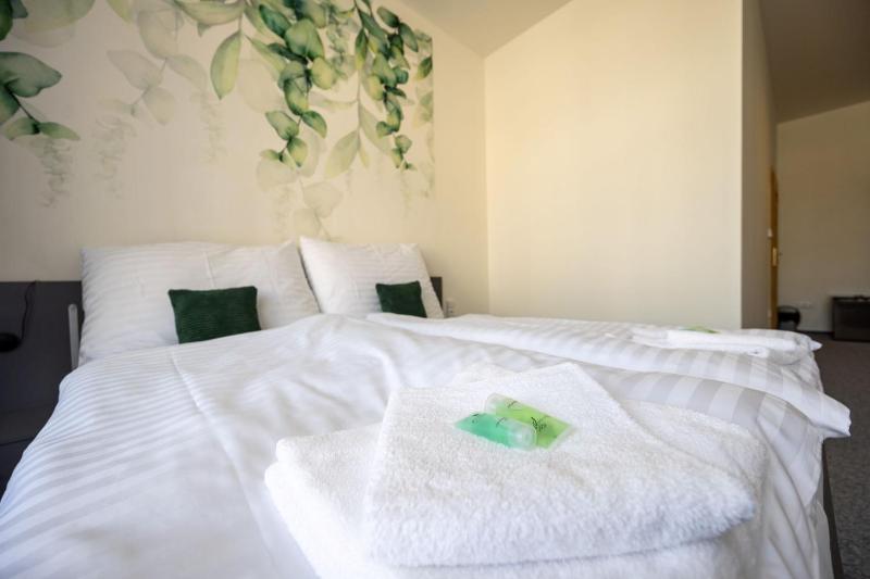 Deluxe Double Room with Extra Bed image 4