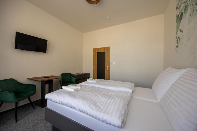 Deluxe Double Room image 4