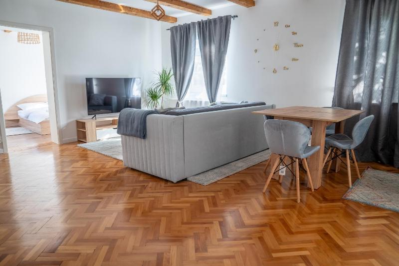 Middle Penthouse Images