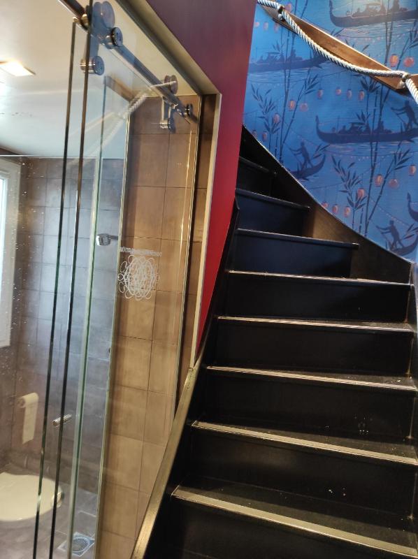 Large Single Room image 3