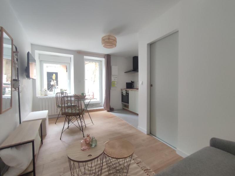 Studio avec patio en centre-ville Images