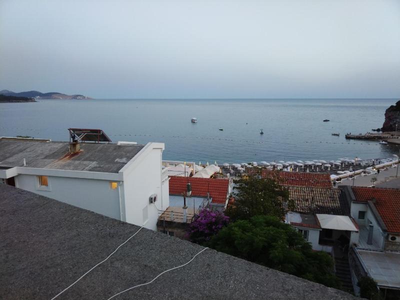 Studio Apartment with Sea View image 3