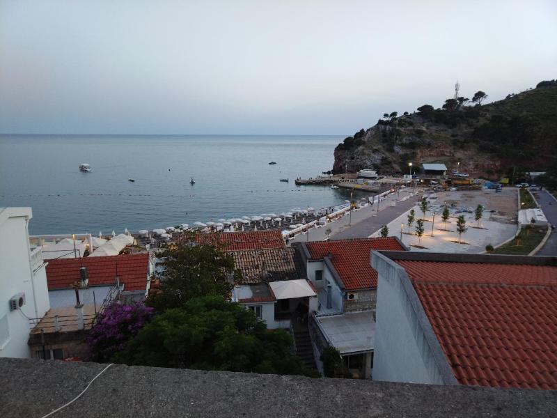 Studio Apartment with Sea View image 1