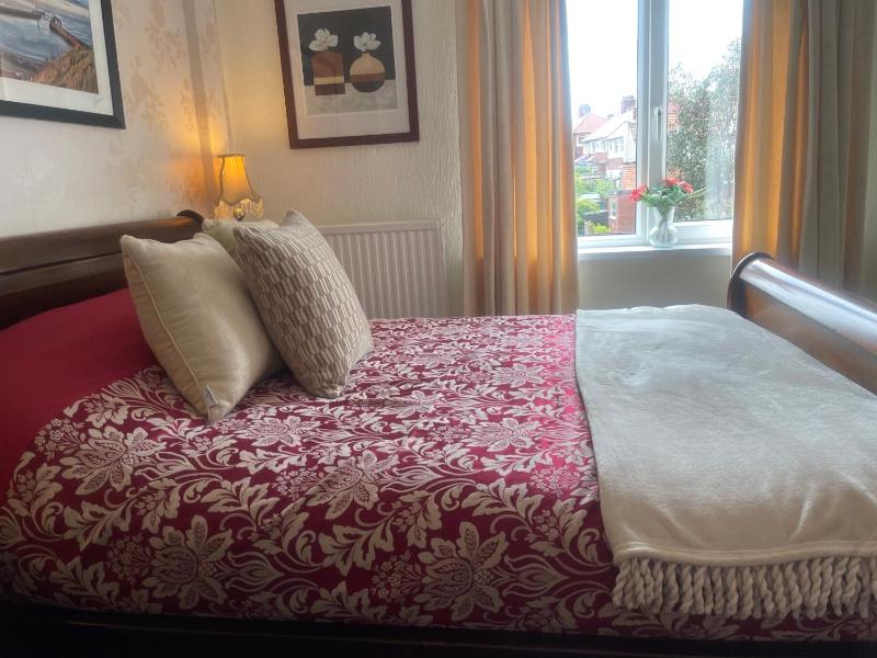 Small Double Room image 1