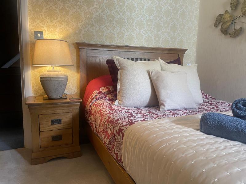 Single Room with Private Bathroom image 3