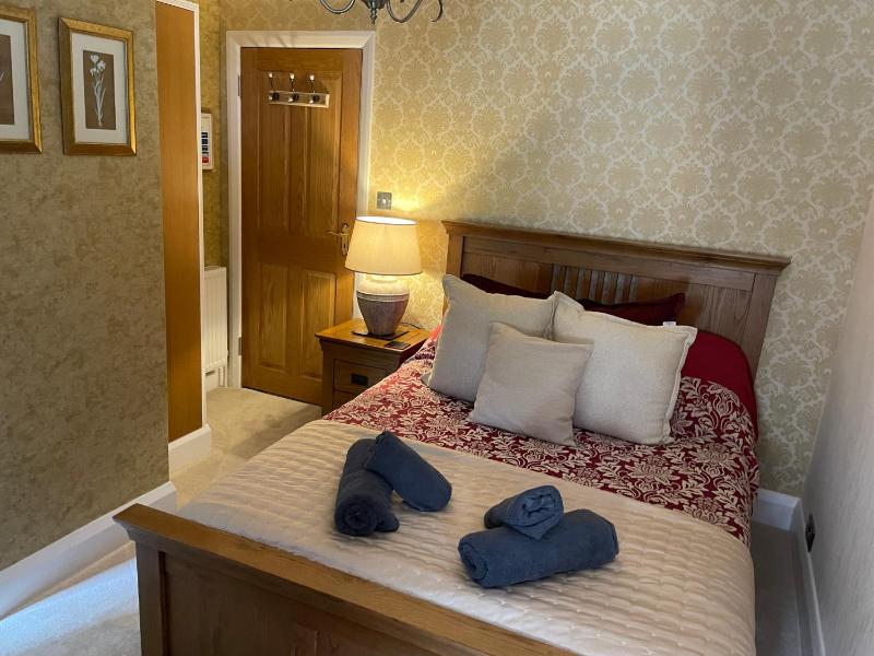 Single Room with Private Bathroom image 4