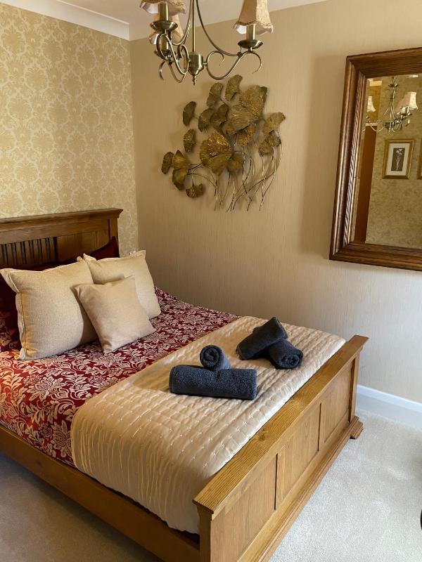 Single Room with Private Bathroom image 1