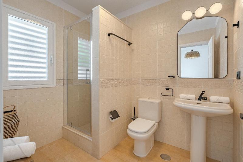 Villa Sabina - 6 bedroom house - image 25