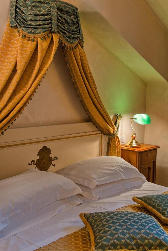 Double Room image 3
