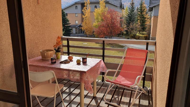 One-Bedroom Apartment with Balcony and Mountain View   image 4