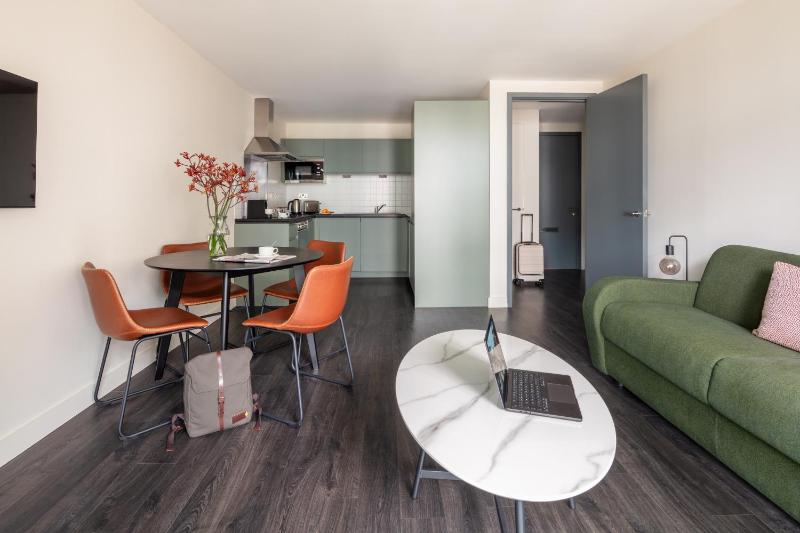 One-Bedroom Apartment image 3