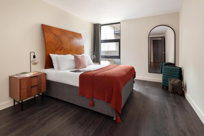 Two-Bedroom Apartment with Sofa Bed image 3