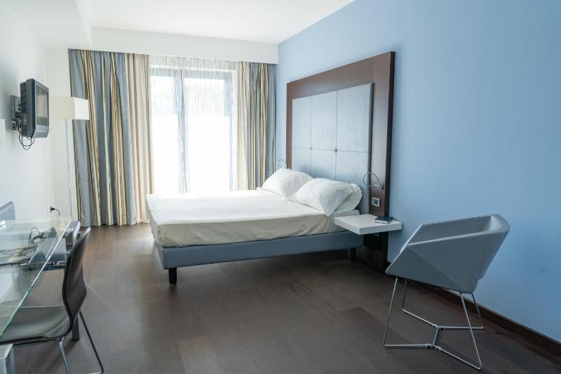 Economy Double Room image 2
