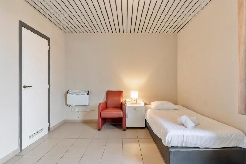 Student Flat single image 1
