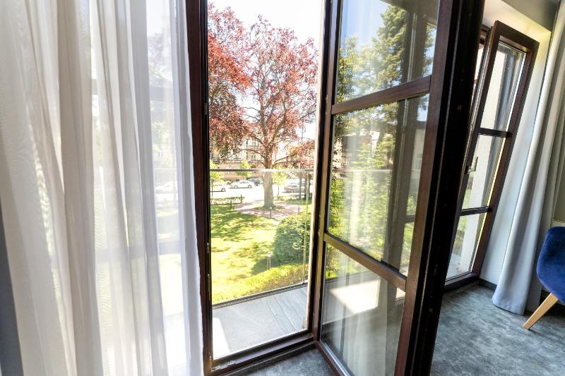 Deluxe Double Room with Balcony image 3