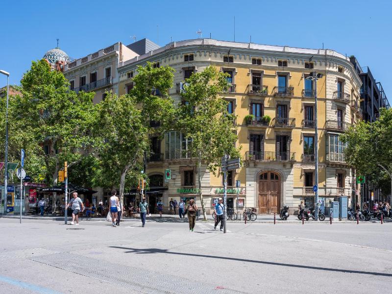 Aspasios Arc de Triomf Apartments - image 15