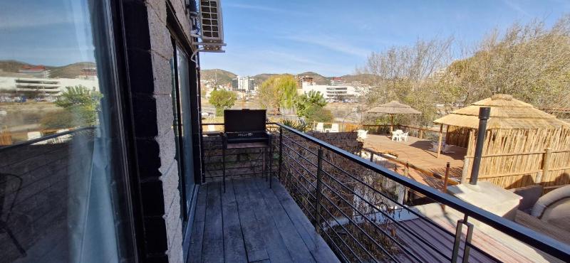 Vivisierras Duplex de categoría centro Carlos Paz vista frente al lago 3 dormitorios 2 baños acceso inteligente - image 4