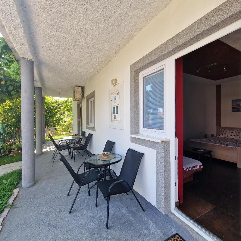 Studio Apartment with Balcony image 4