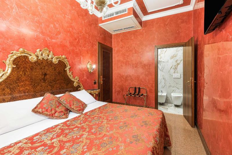 Classic Double or Twin Room image 4